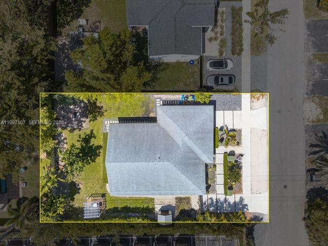 1126 NE 16th Ct, Fort Lauderdale, FL 33305