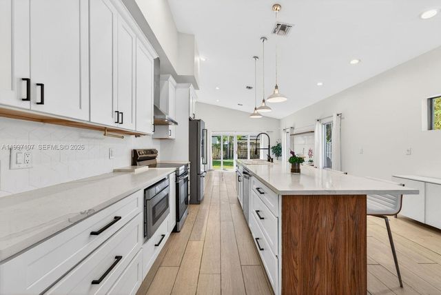 1126 NE 16th Ct, Fort Lauderdale, FL 33305