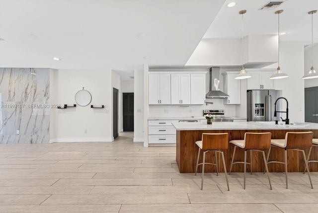 1126 NE 16th Ct, Fort Lauderdale, FL 33305