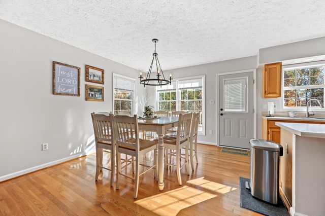 1950 Dundee RD, Huddleston, VA 24104