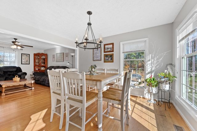 1950 Dundee RD, Huddleston, VA 24104