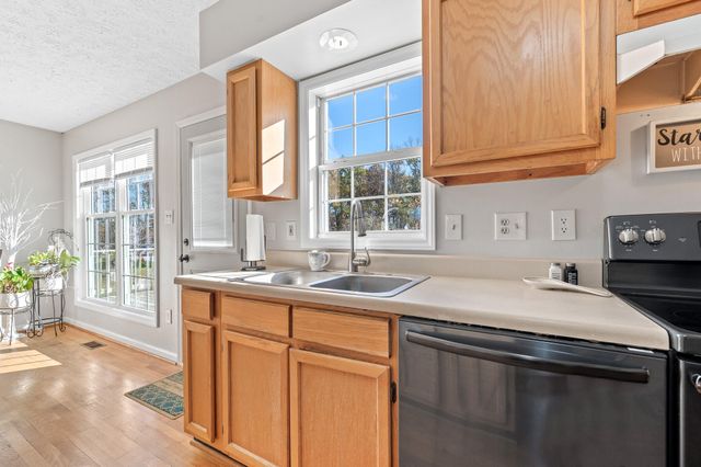 1950 Dundee RD, Huddleston, VA 24104