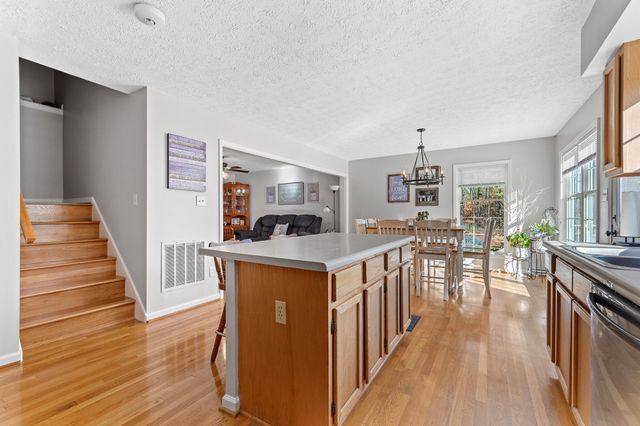 1950 Dundee RD, Huddleston, VA 24104