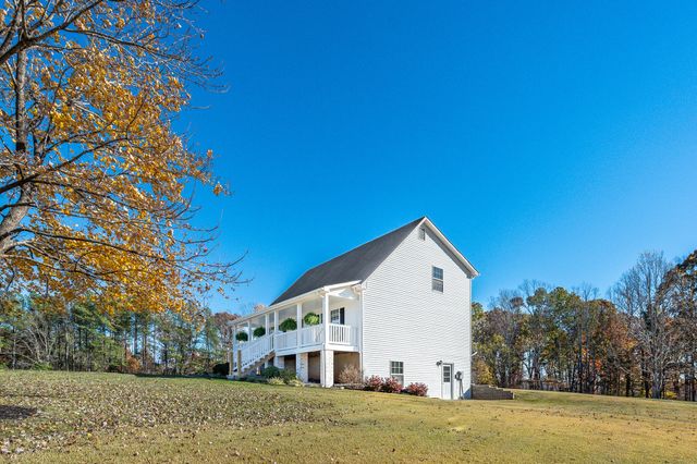 1950 Dundee RD, Huddleston, VA 24104