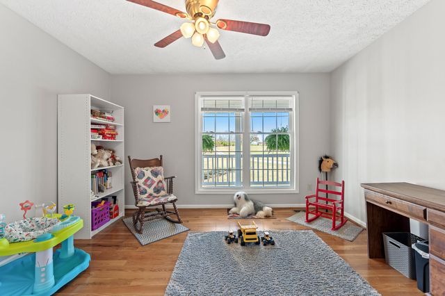 1950 Dundee RD, Huddleston, VA 24104