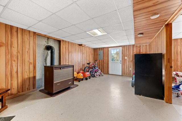 1950 Dundee RD, Huddleston, VA 24104