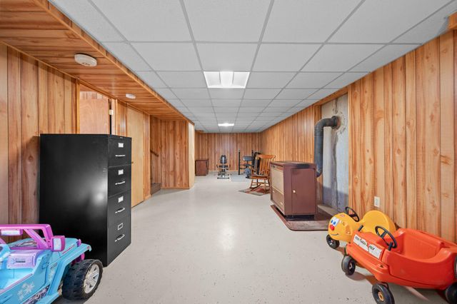 1950 Dundee RD, Huddleston, VA 24104