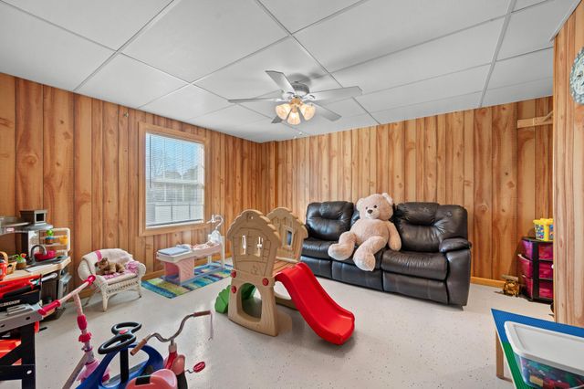 1950 Dundee RD, Huddleston, VA 24104