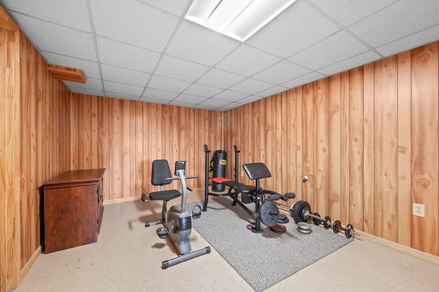 1950 Dundee RD, Huddleston, VA 24104