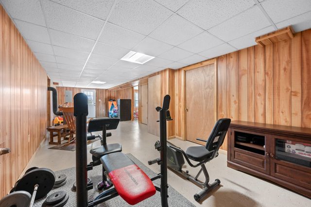 1950 Dundee RD, Huddleston, VA 24104