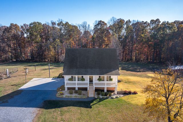 1950 Dundee RD, Huddleston, VA 24104