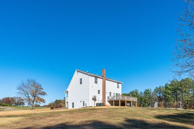 1950 Dundee RD, Huddleston, VA 24104