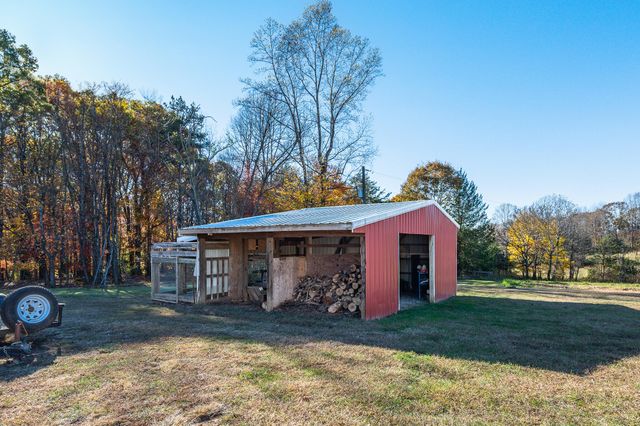 1950 Dundee RD, Huddleston, VA 24104