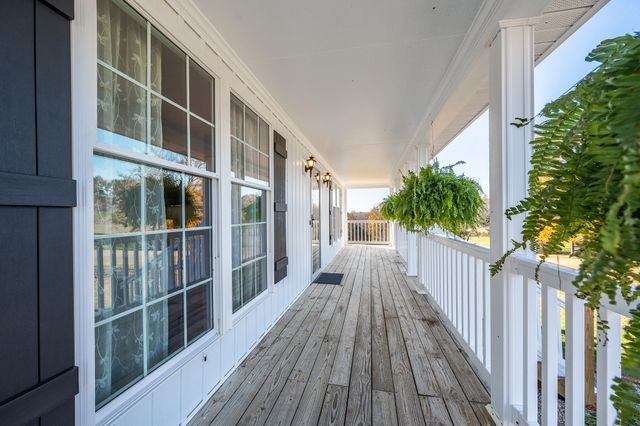 1950 Dundee RD, Huddleston, VA 24104