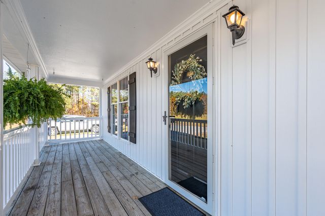 1950 Dundee RD, Huddleston, VA 24104