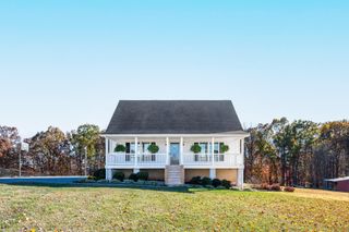 1950 Dundee RD, Huddleston, VA 24104