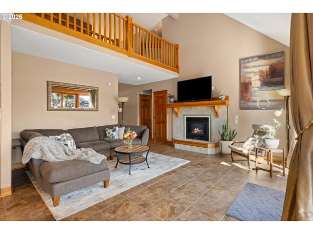 16138 Se GOOSEHOLLOW Dr, Damascus, OR 97089