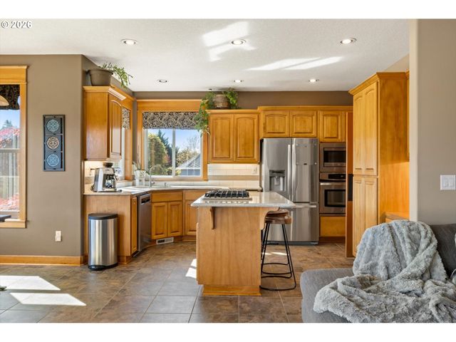 16138 Se GOOSEHOLLOW Dr, Damascus, OR 97089