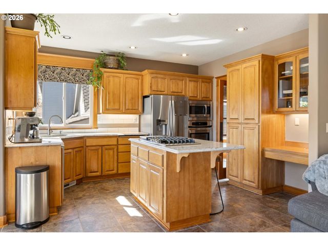 16138 Se GOOSEHOLLOW Dr, Damascus, OR 97089