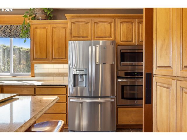 16138 Se GOOSEHOLLOW Dr, Damascus, OR 97089