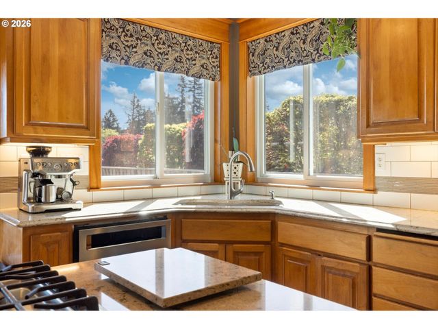 16138 Se GOOSEHOLLOW Dr, Damascus, OR 97089