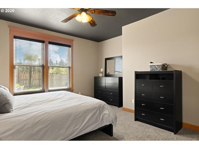 16138 Se GOOSEHOLLOW Dr, Damascus, OR 97089