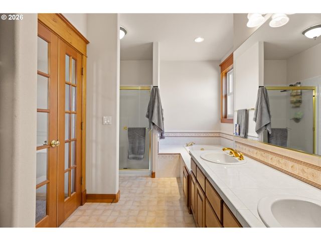 16138 Se GOOSEHOLLOW Dr, Damascus, OR 97089