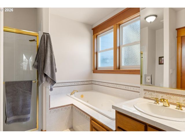 16138 Se GOOSEHOLLOW Dr, Damascus, OR 97089