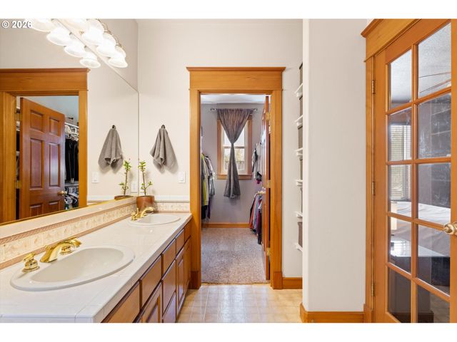 16138 Se GOOSEHOLLOW Dr, Damascus, OR 97089