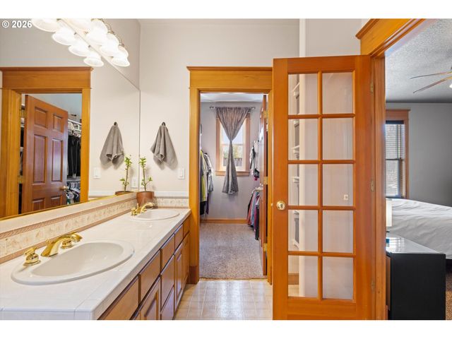 16138 Se GOOSEHOLLOW Dr, Damascus, OR 97089