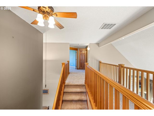 16138 Se GOOSEHOLLOW Dr, Damascus, OR 97089