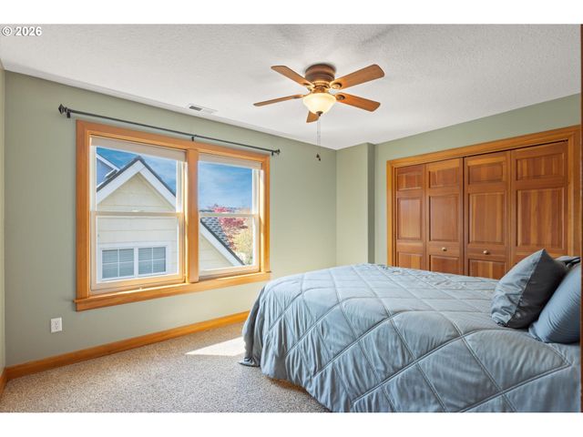 16138 Se GOOSEHOLLOW Dr, Damascus, OR 97089