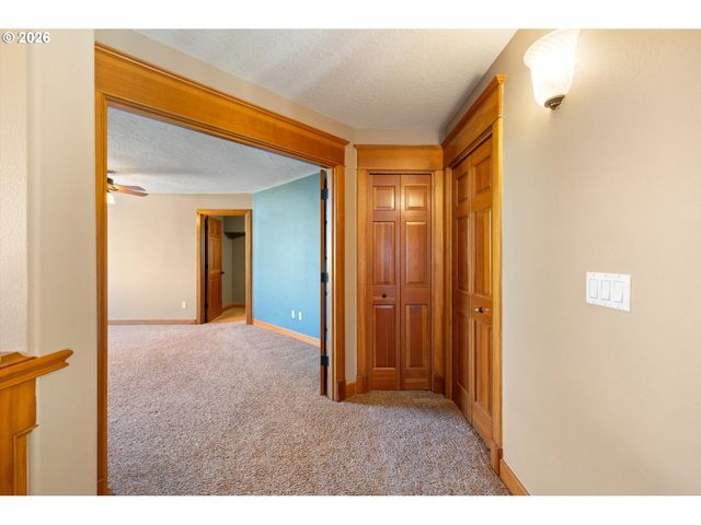 16138 Se GOOSEHOLLOW Dr, Damascus, OR 97089