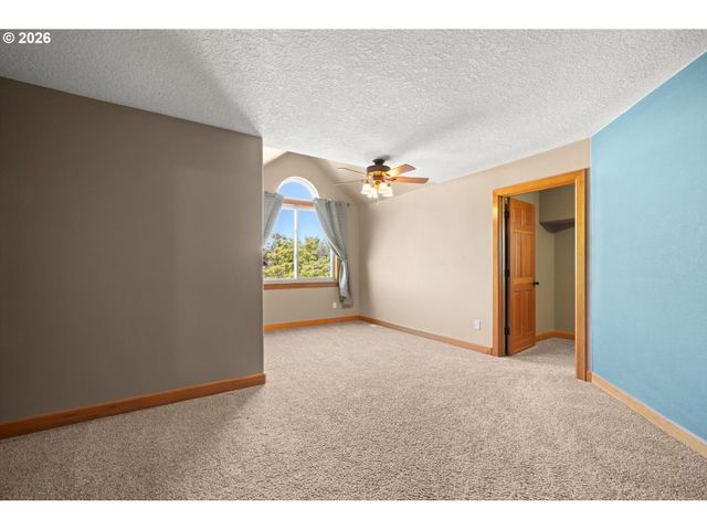 16138 Se GOOSEHOLLOW Dr, Damascus, OR 97089