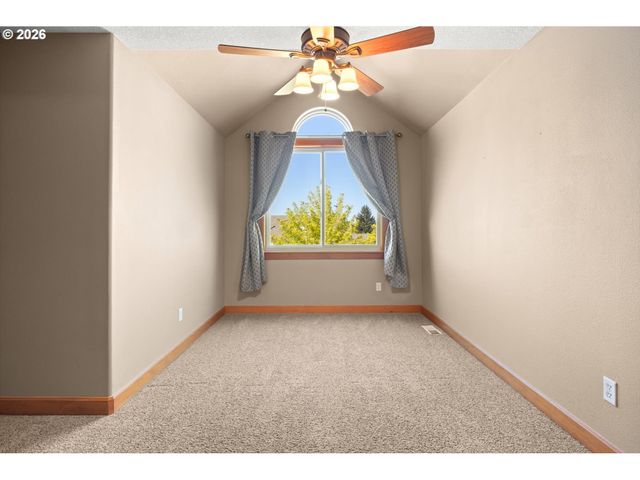 16138 Se GOOSEHOLLOW Dr, Damascus, OR 97089