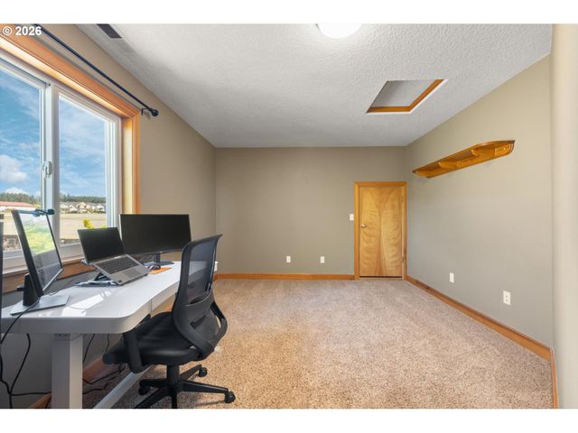 16138 Se GOOSEHOLLOW Dr, Damascus, OR 97089