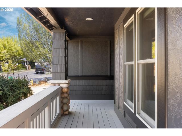 16138 Se GOOSEHOLLOW Dr, Damascus, OR 97089