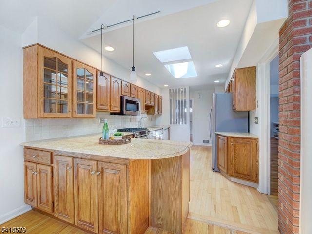 15 Walnut St, Chatham Boro, NJ 07928