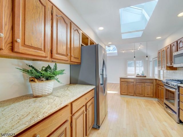 15 Walnut St, Chatham Boro, NJ 07928