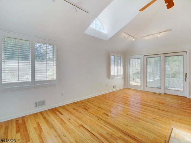 15 Walnut St, Chatham Boro, NJ 07928