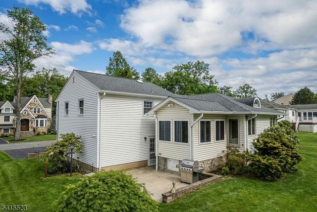 15 Walnut St, Chatham Boro, NJ 07928