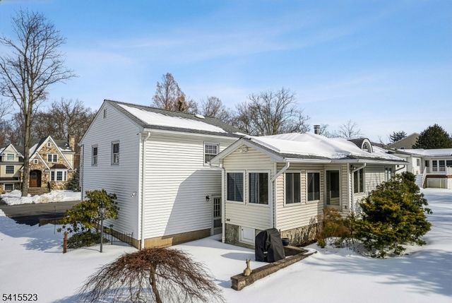 15 Walnut St, Chatham Boro, NJ 07928