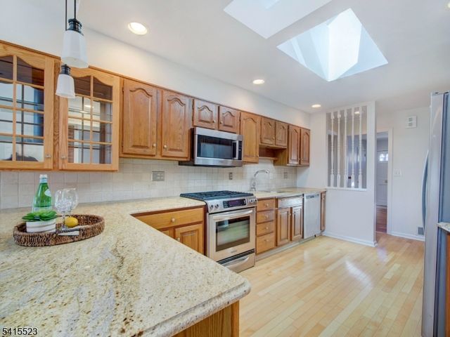 15 Walnut St, Chatham Boro, NJ 07928