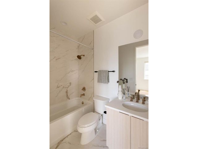 9968 E 63rd Dr, Denver, CO 80238