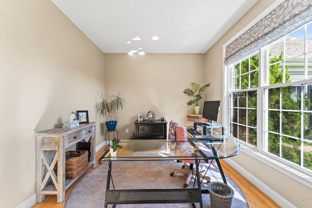 32 Howarth Dr, Upton, MA 01568