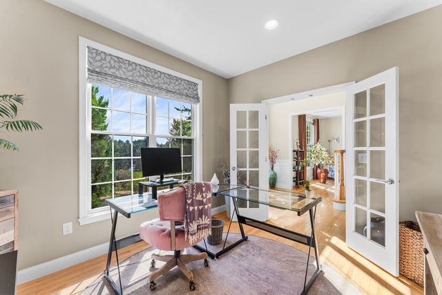 32 Howarth Dr, Upton, MA 01568