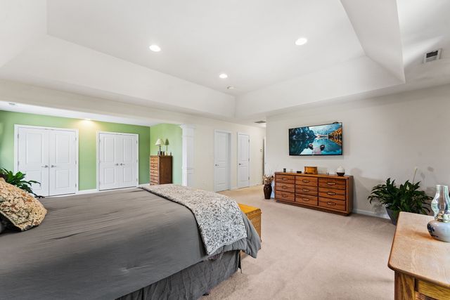 32 Howarth Dr, Upton, MA 01568