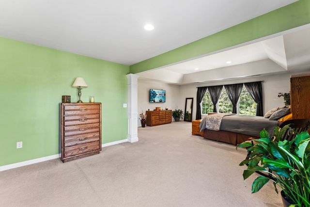 32 Howarth Dr, Upton, MA 01568