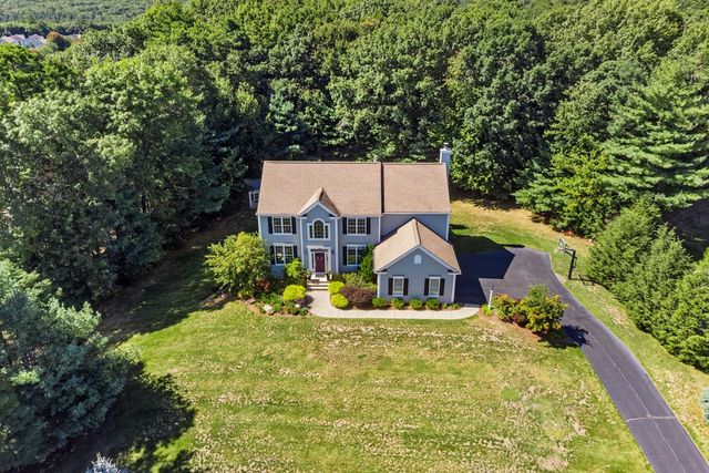 32 Howarth Dr, Upton, MA 01568
