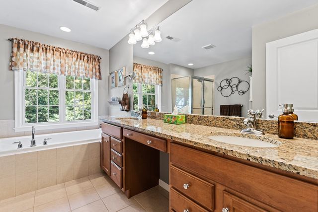 32 Howarth Dr, Upton, MA 01568